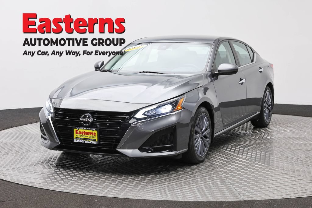 Used 2023 Nissan Altima 2.5 SV FWD image 1