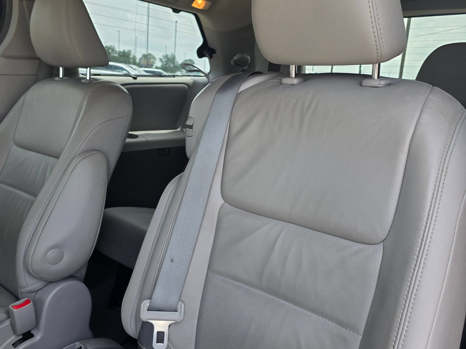 Used 2018 Toyota Sienna XLE w/ XLE Navigation Package FWD image 26