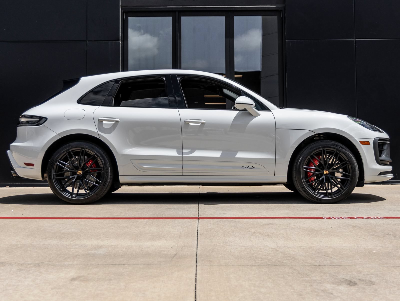 Certified 2024 Porsche Macan GTS AWD/4WD image 12