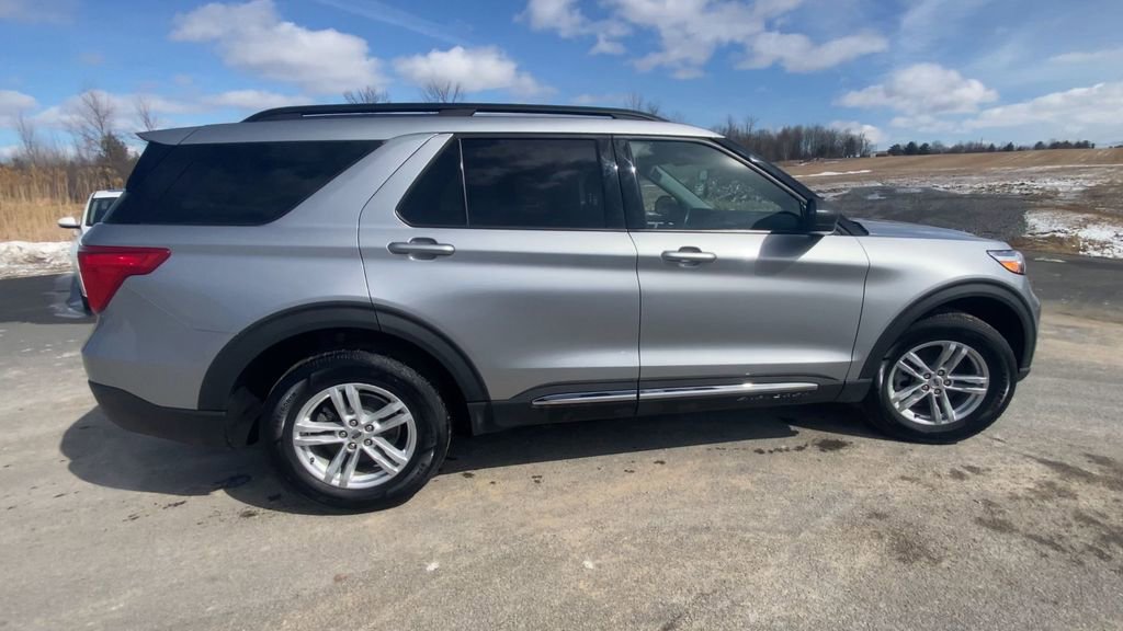 Used 2021 Ford Explorer XLT w/ Equipment Group 202A image 9
