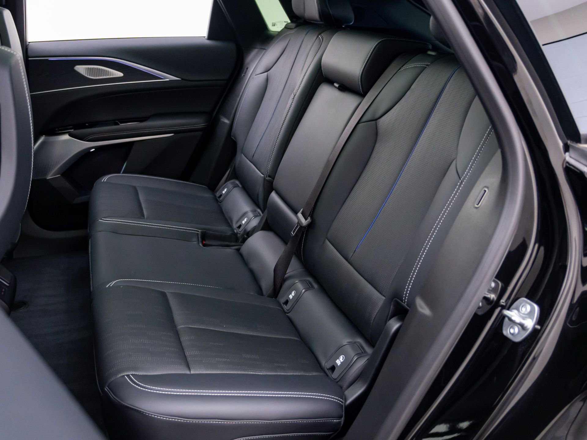 Certified 2025 Cadillac Lyriq Luxury w/ LPO, Floor Liner Package image 23