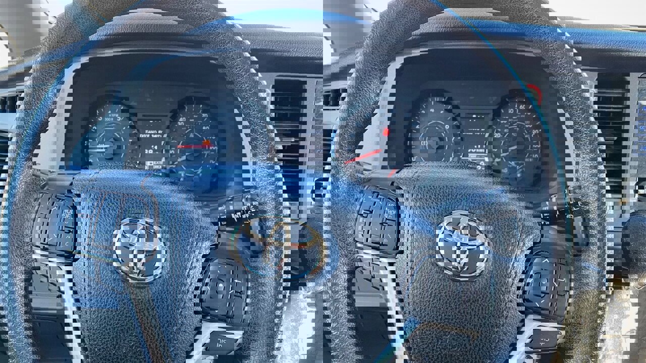 Used 2016 Toyota Sienna LE image 9