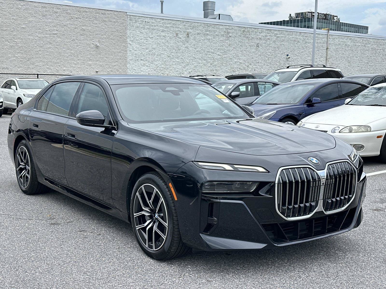 Used 2023 BMW 760i xDrive w/ Parking Assistance Package AWD/4WD image 6