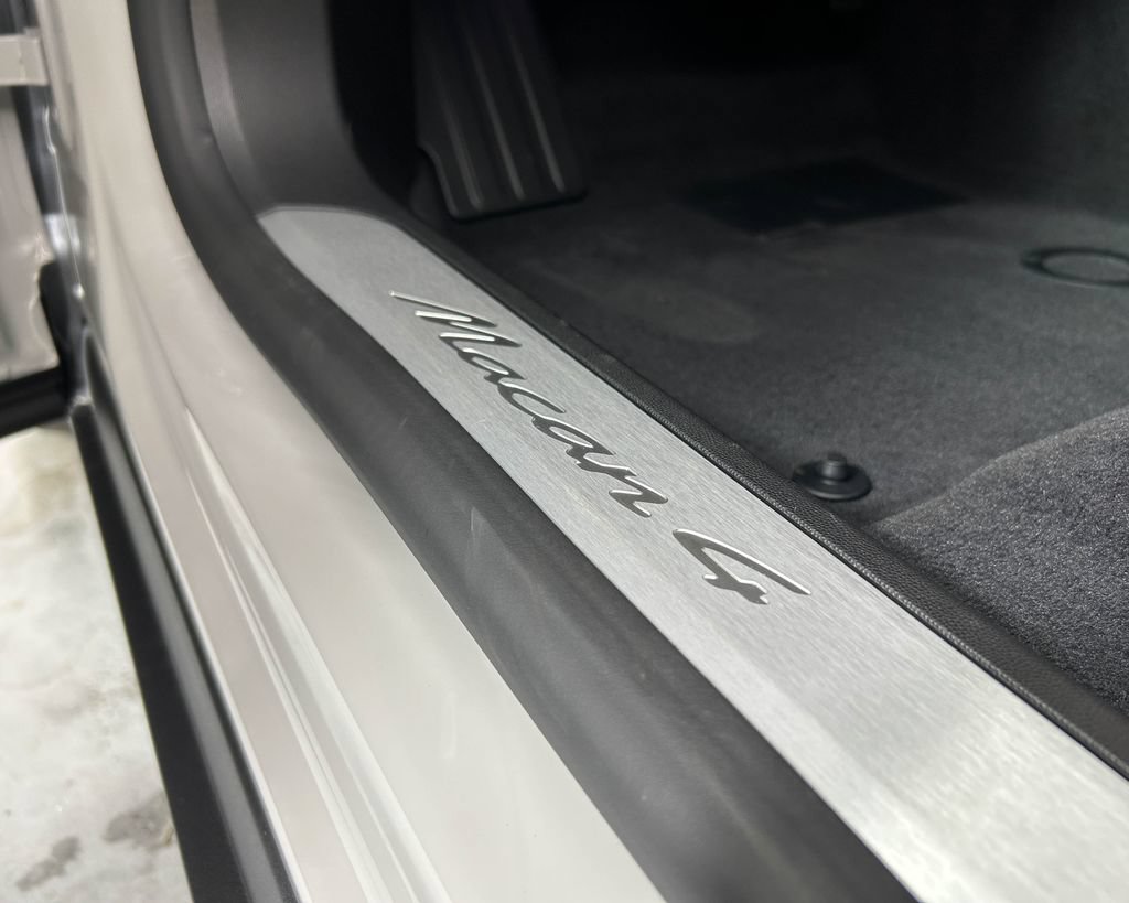 New 2026 Porsche Macan 4 Electric AWD/4WD image 15