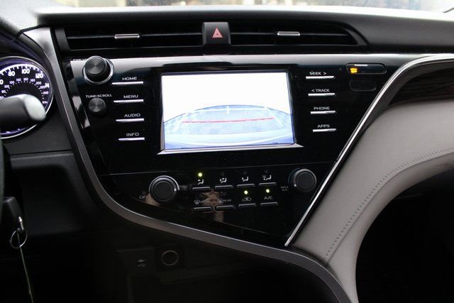 Used 2018 Toyota Camry L image 15