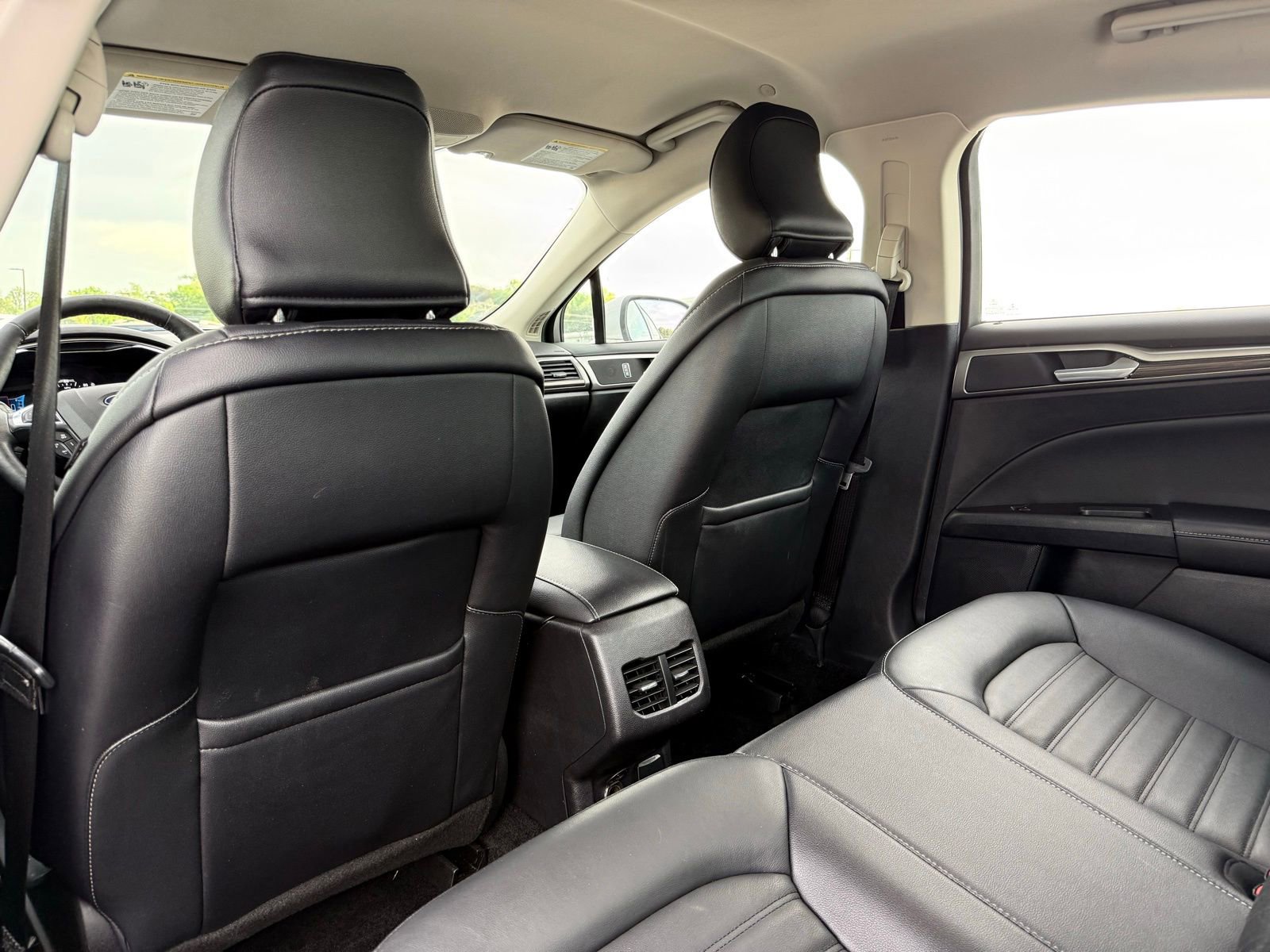 Used 2018 Ford Fusion SE w/ Equipment Group 602A FWD image 16