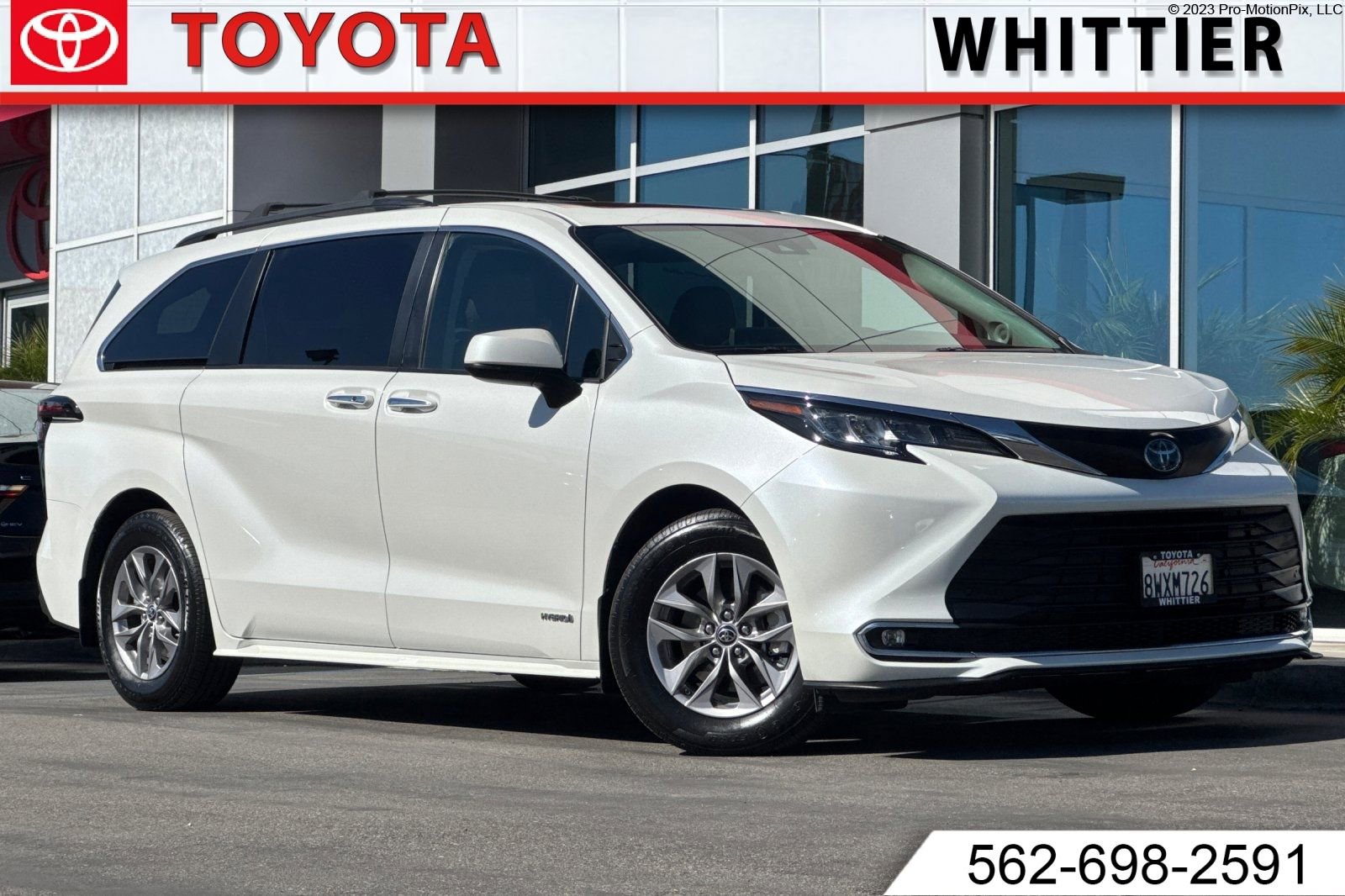 Used 2021 Toyota Sienna XLE w/ XLE Plus Package image 1