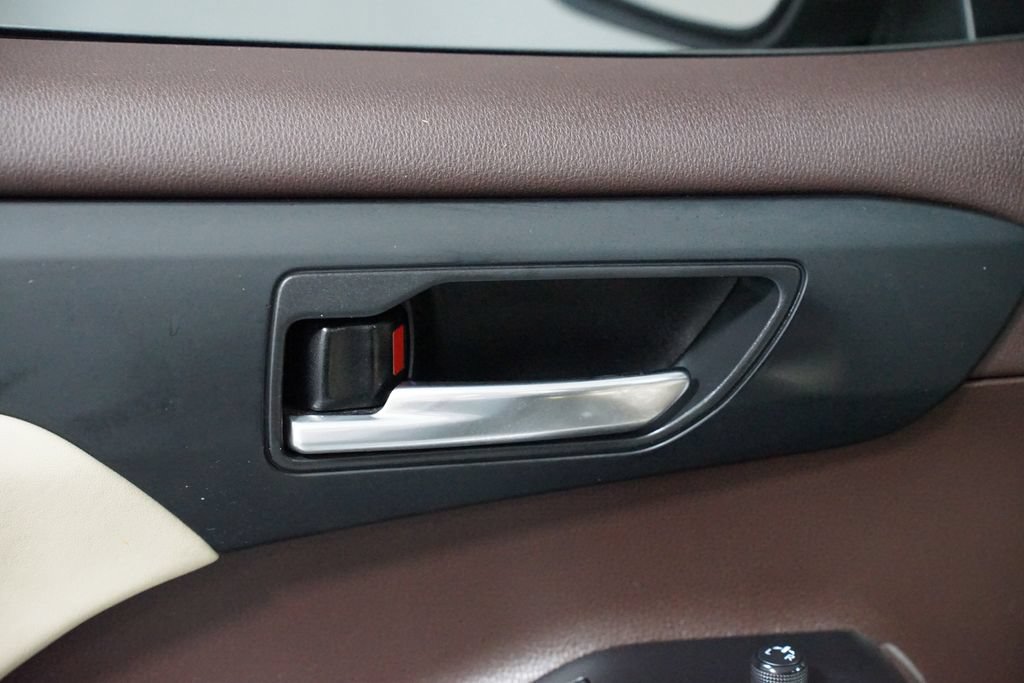 Certified 2021 Toyota Highlander XLE FWD image 32