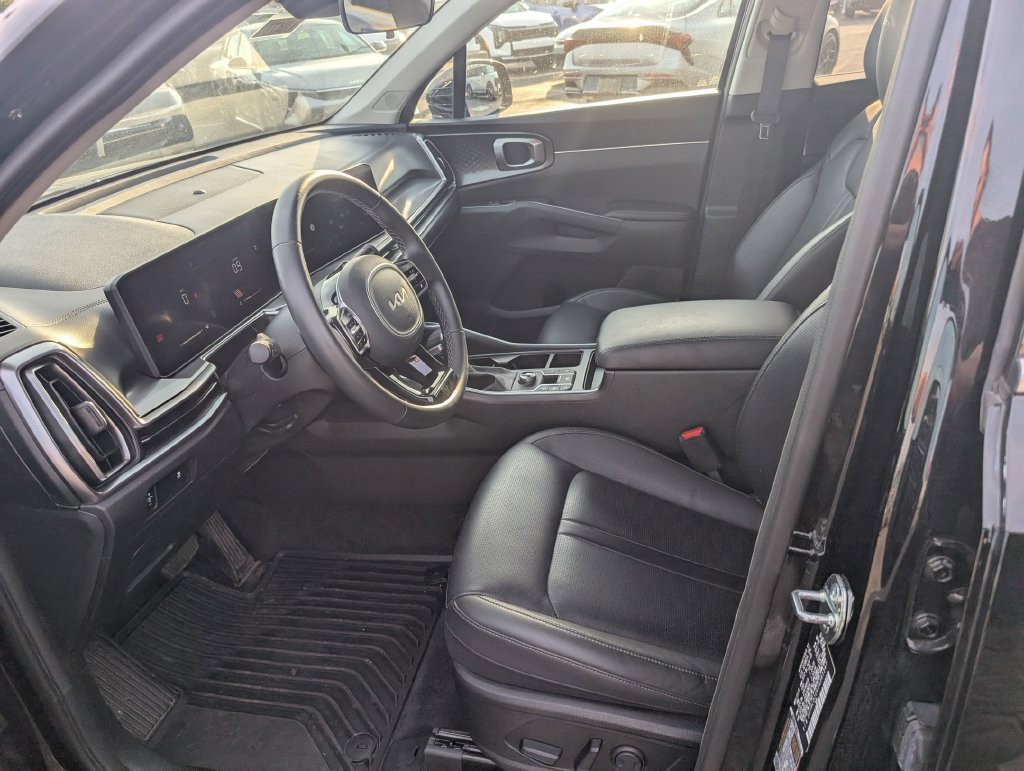 Used 2025 Kia Sorento S AWD/4WD image 17