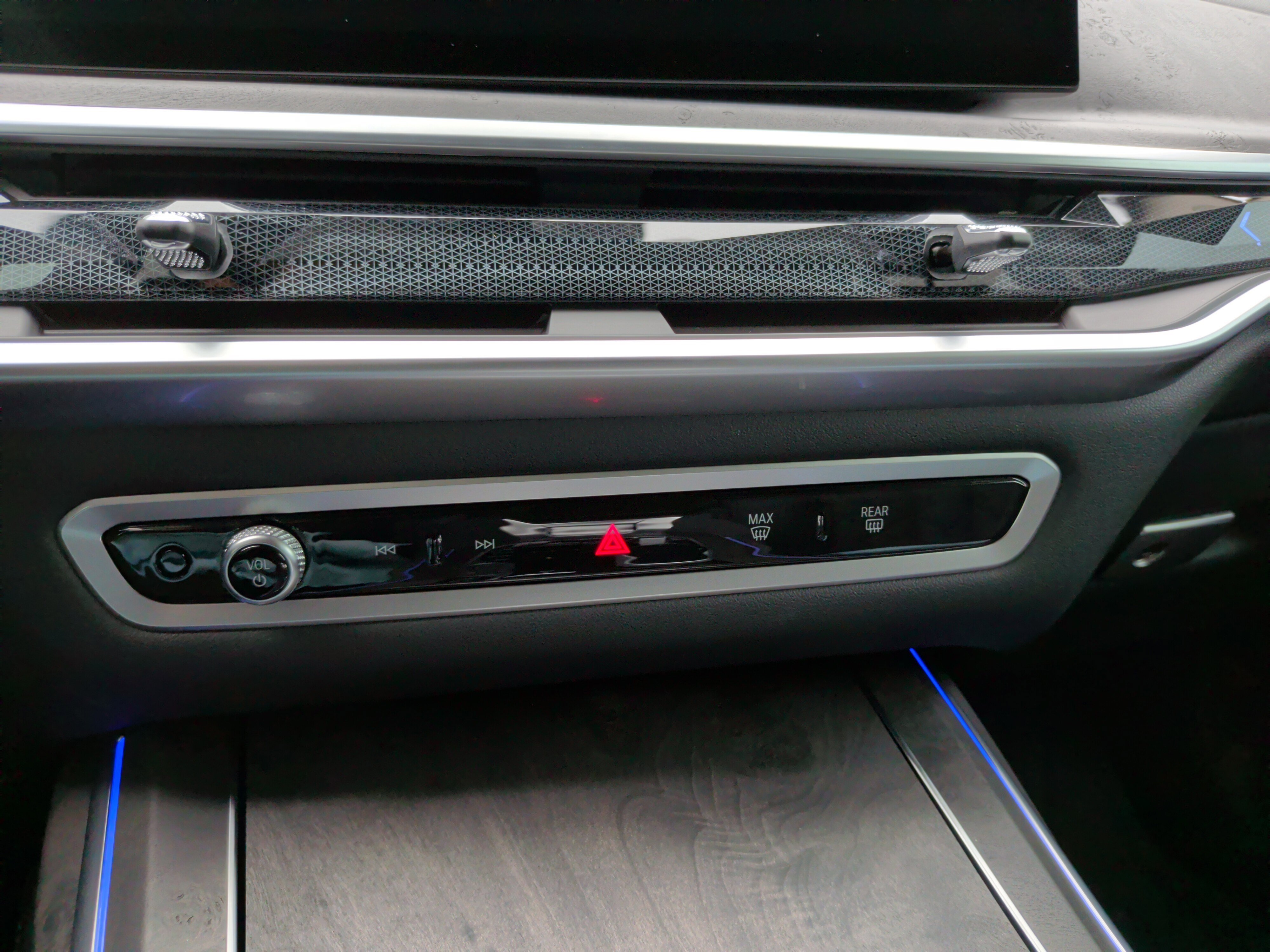 Certified 2024 BMW X7 xDrive40i image 18
