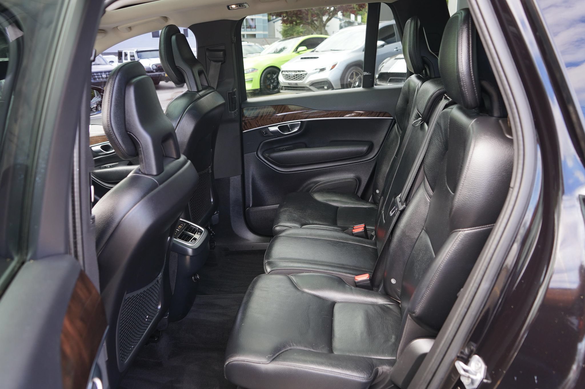 Used 2016 Volvo XC90 T6 Momentum w/ Momentum Plus Package AWD/4WD image 16