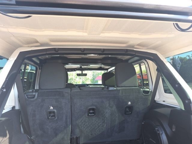Used 2018 Jeep Wrangler Unlimited Sahara image 16