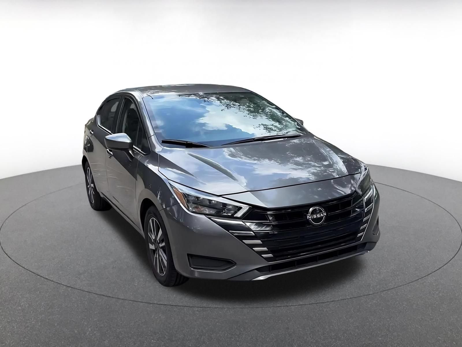 Used 2025 Nissan Versa SV FWD image 3