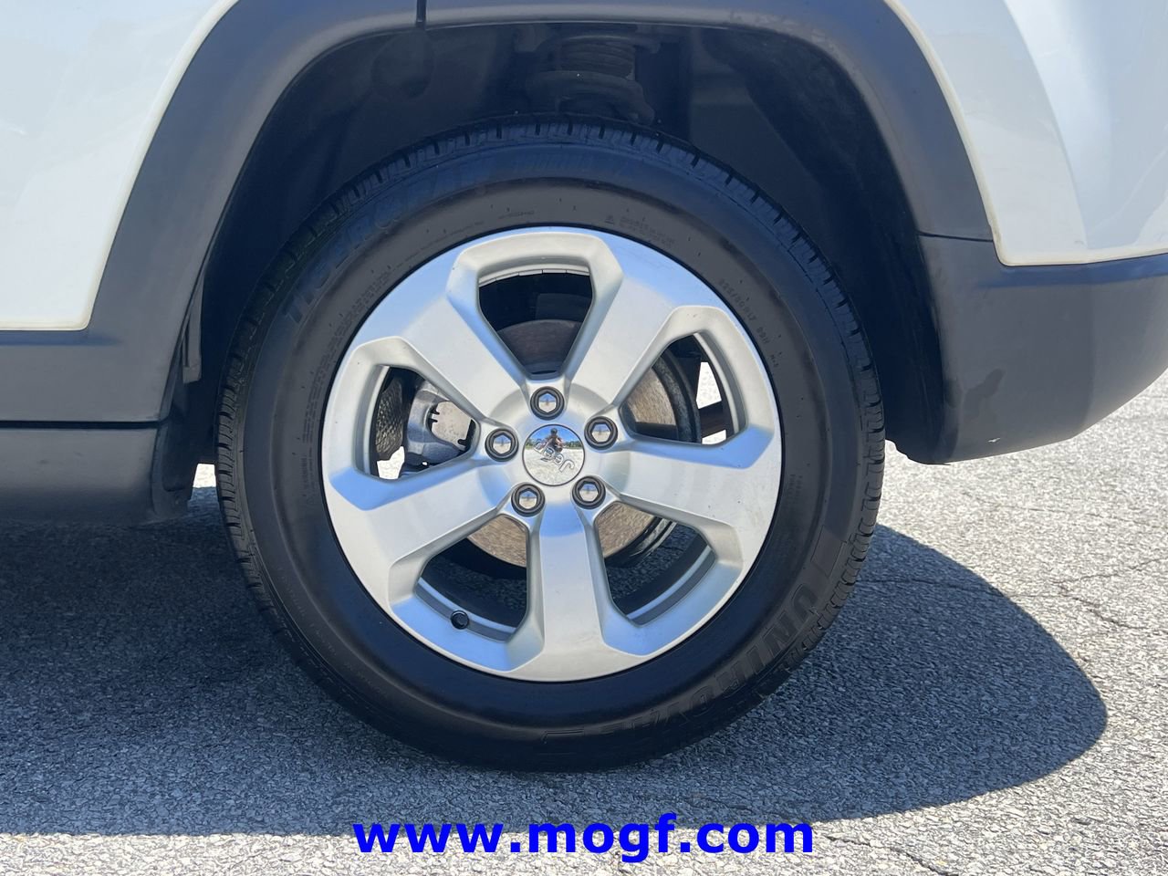 Used 2018 Jeep Compass Latitude w/ Popular Equipment Group FWD image 28