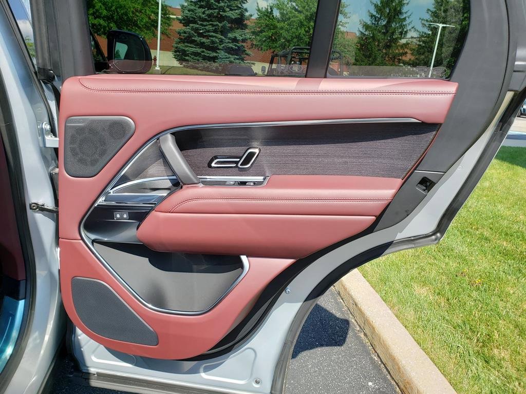 New 2025 Land Rover Range Rover SE image 16