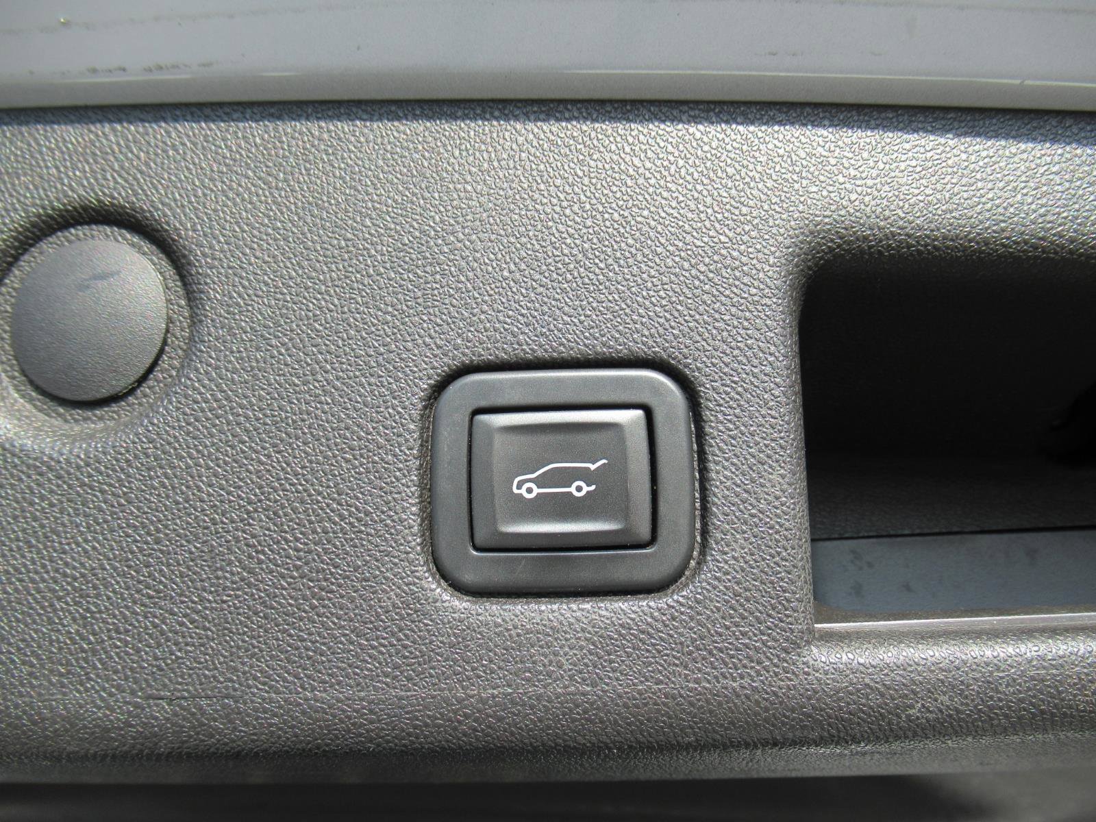 Used 2018 Chevrolet Equinox Premier FWD image 35