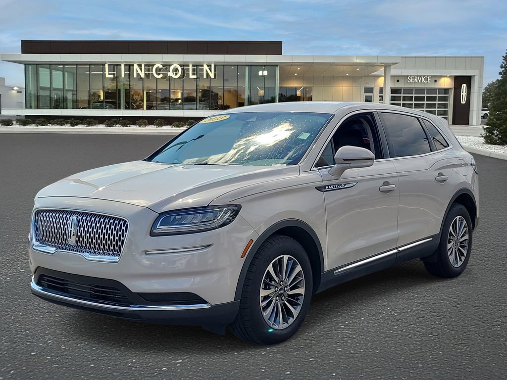 Used 2023 Lincoln Nautilus AWD image 2
