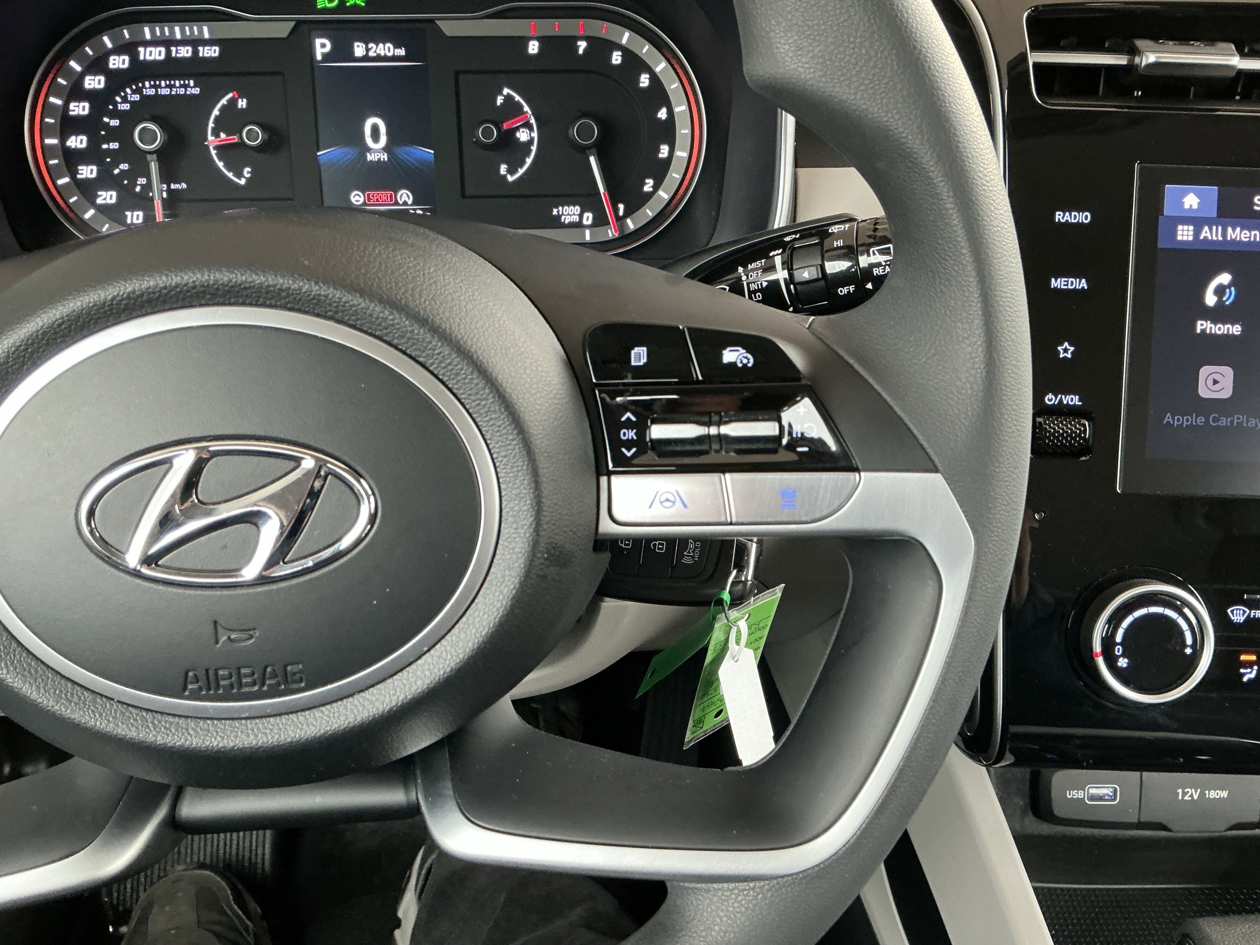 Used 2024 Hyundai Tucson SE image 13