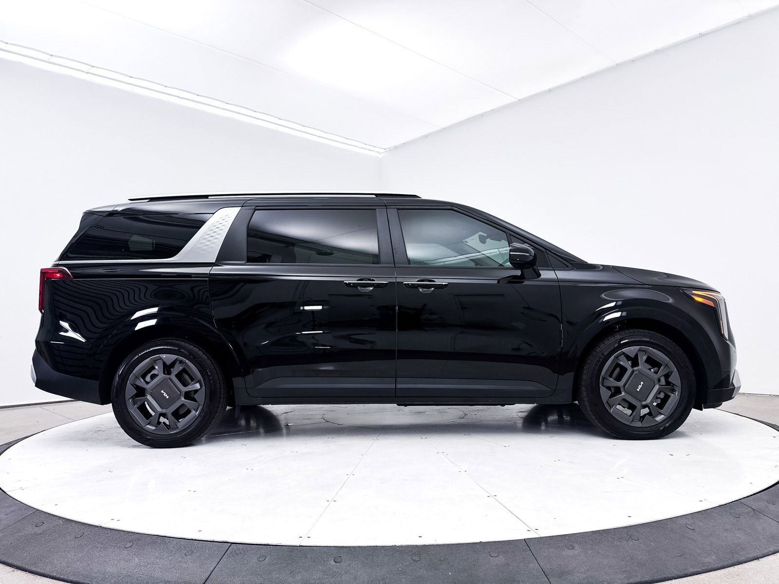 Certified 2025 Kia Carnival EX image 42