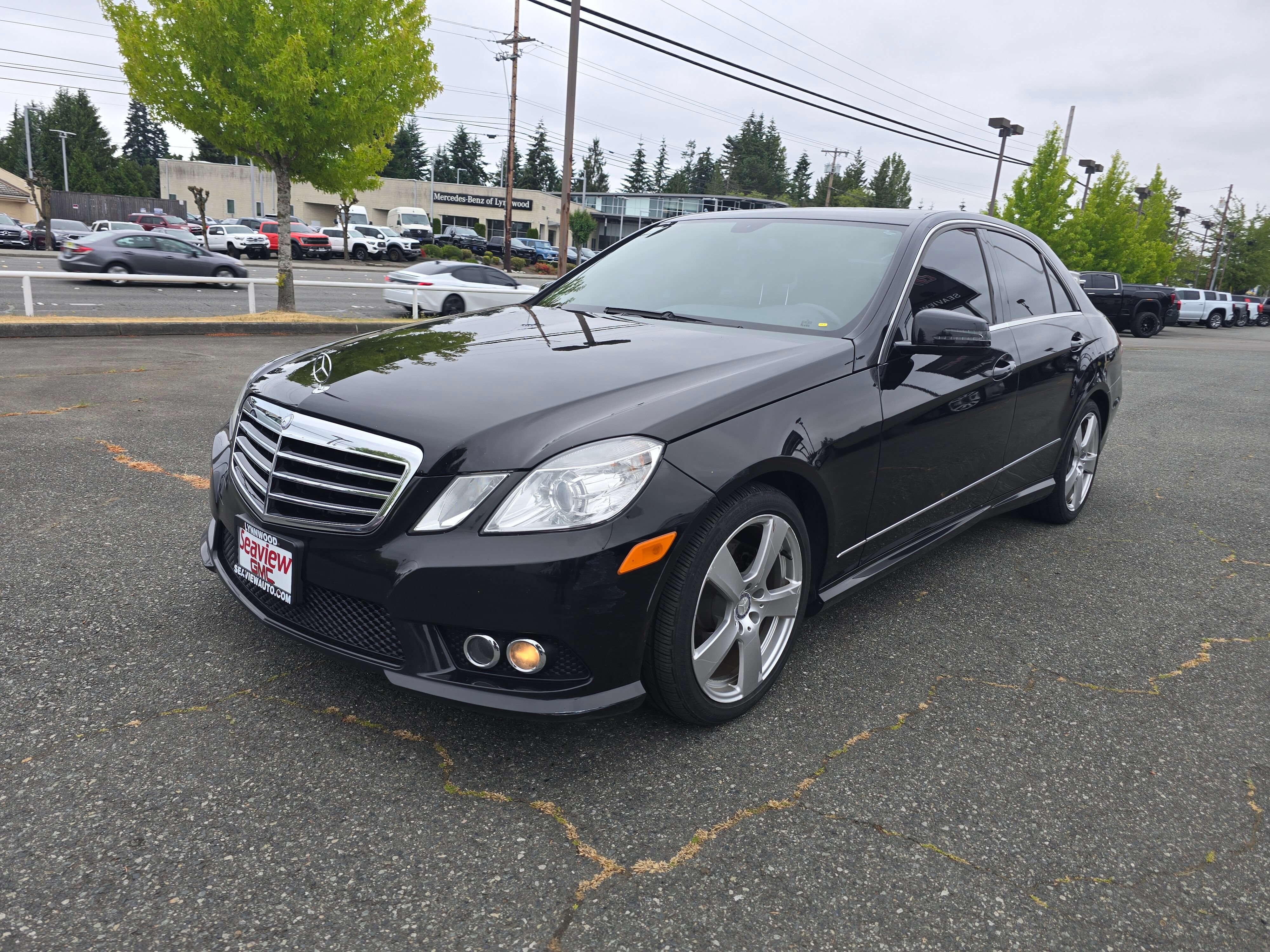 Used 2010 Mercedes-Benz E 350 4MATIC Sedan image 3