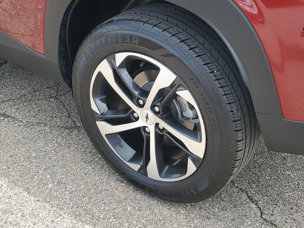 Certified 2024 Chevrolet Trax RS w/ Driver Confidence Package FWD image 34