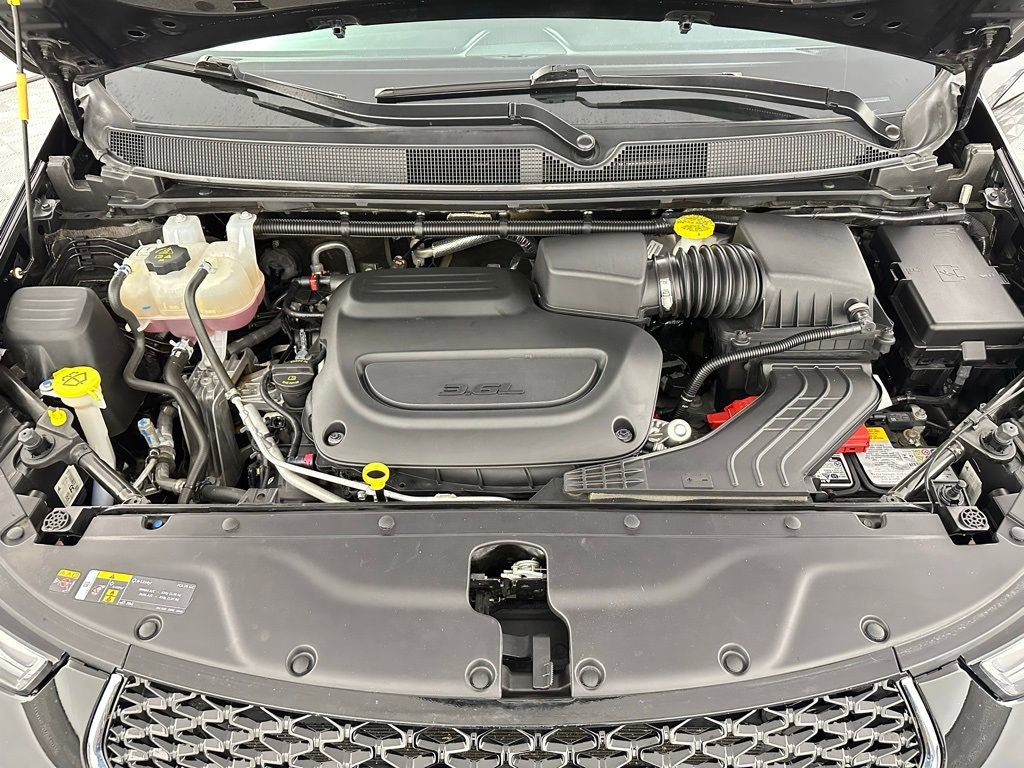 Used 2024 Chrysler Pacifica Touring-L image 14