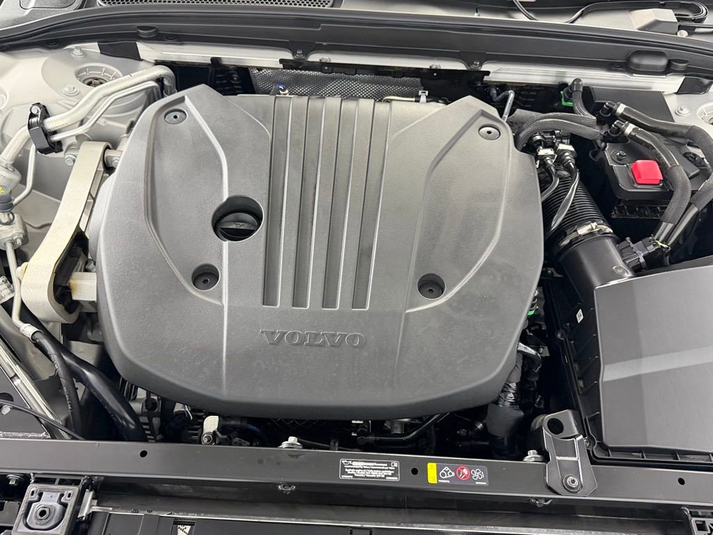 Used 2025 Volvo V60 B5 Cross Country Plus image 36