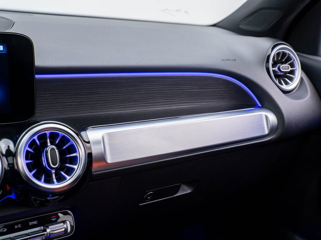 Used 2023 Mercedes-Benz GLB 250 4MATIC image 28