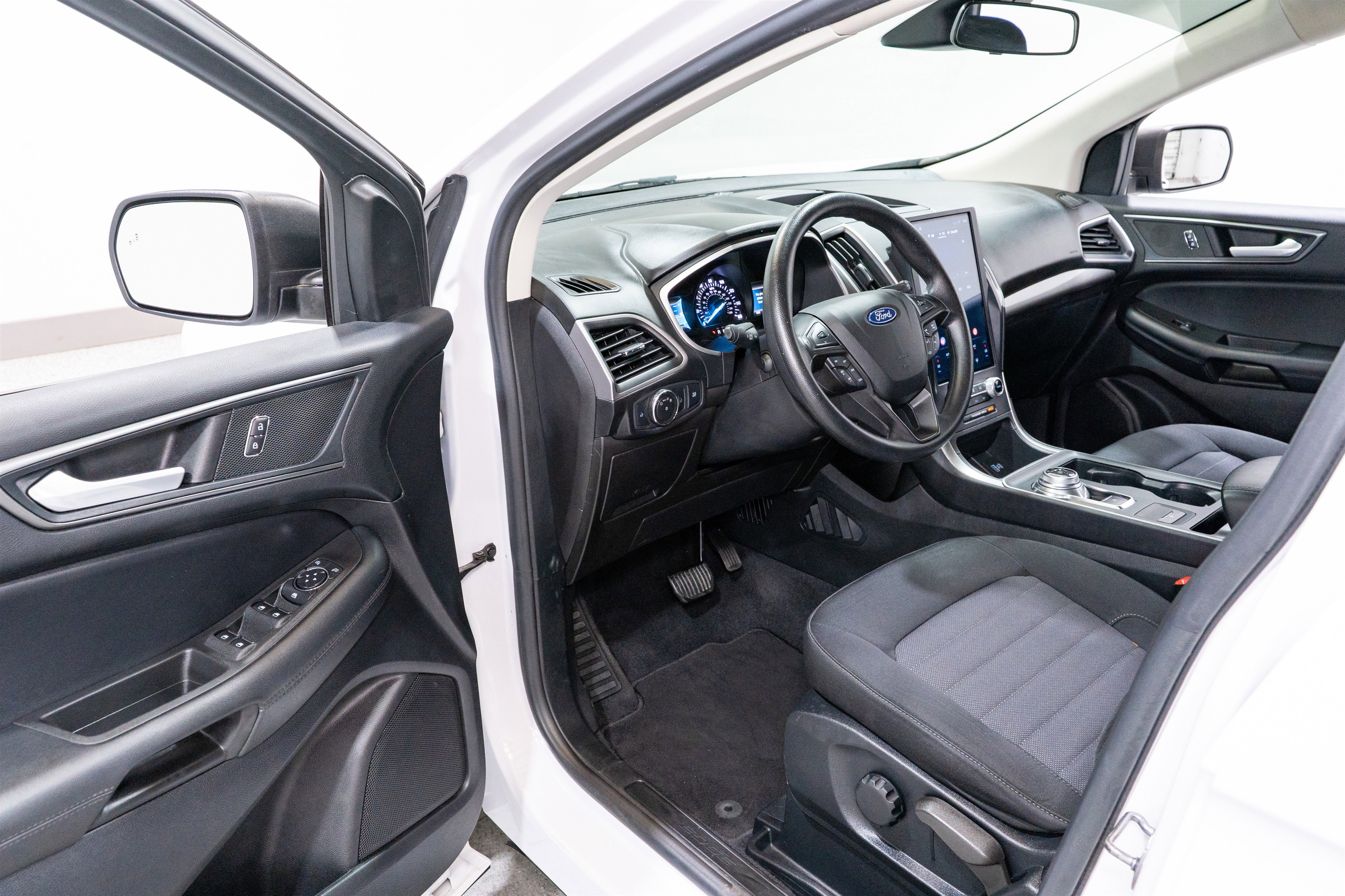 Used 2021 Ford Edge SE image 12