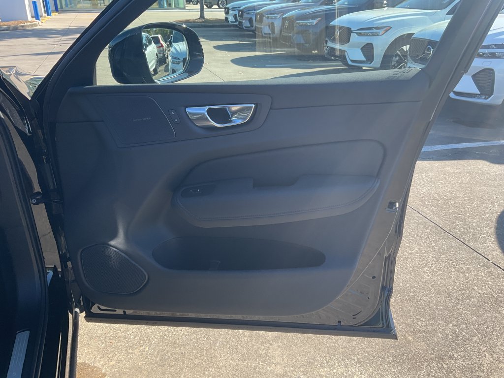 New 2027 Volvo XC60 T8 Plus AWD/4WD image 17