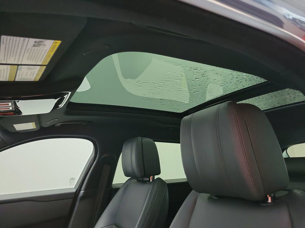 Used 2024 Land Rover Range Rover Velar Dynamic HSE image 3