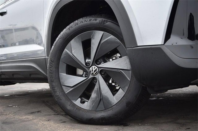 Certified 2025 Volkswagen Taos S image 3