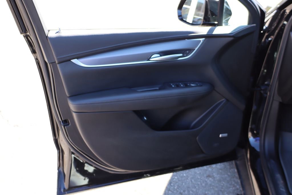Used 2025 Cadillac XT5 Luxury AWD/4WD image 9