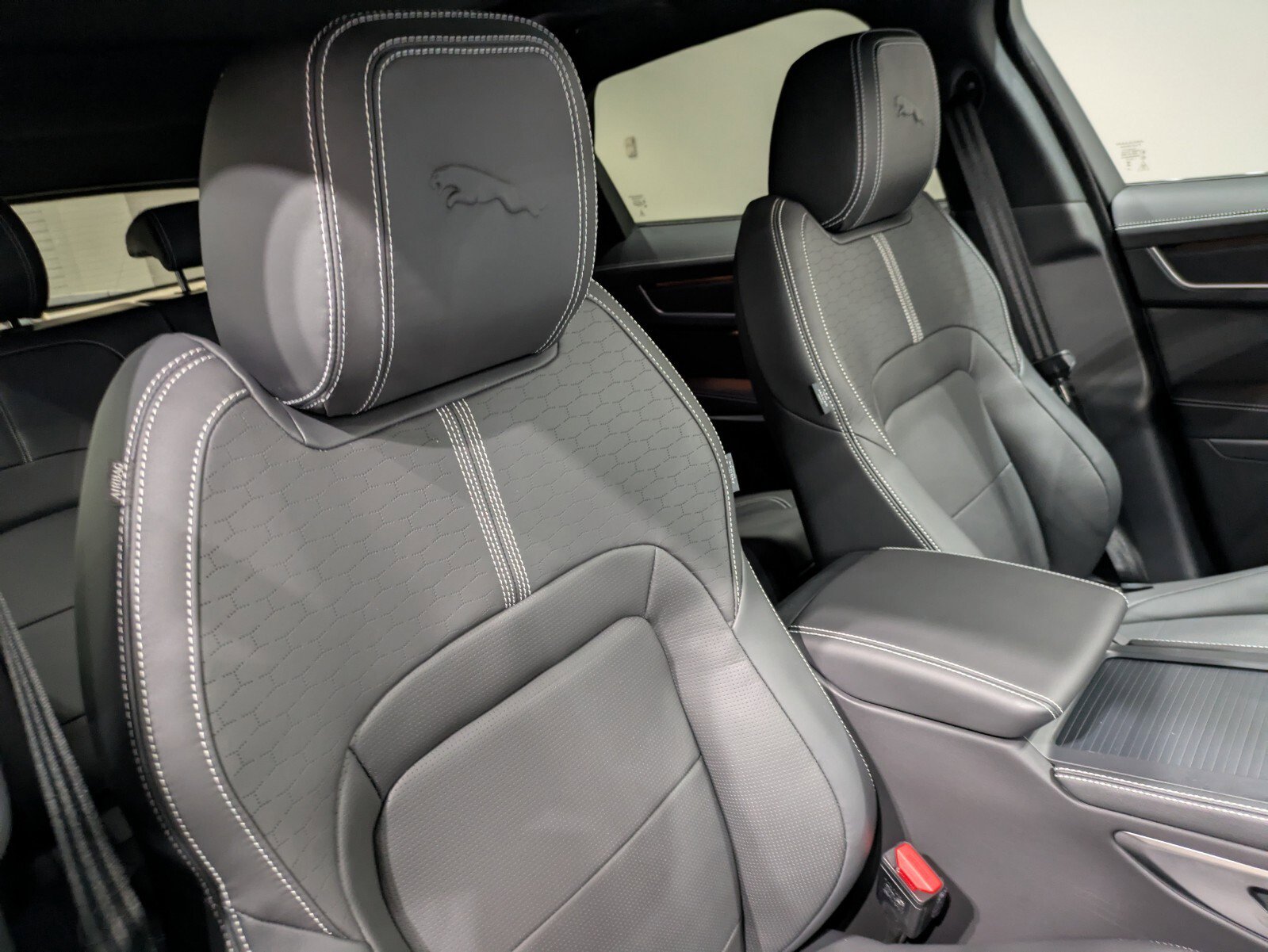 New 2026 Jaguar F-PACE R-Dynamic S image 24