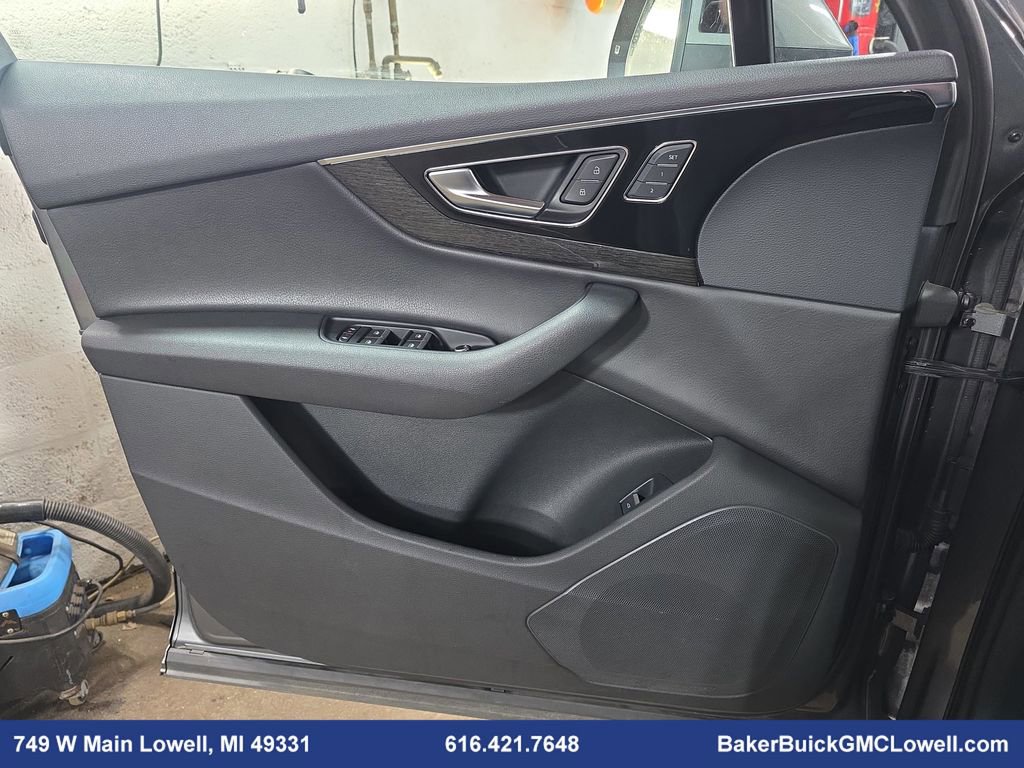 Used 2017 Audi Q7 3.0T Premium Plus w/ Premium Plus Package image 26