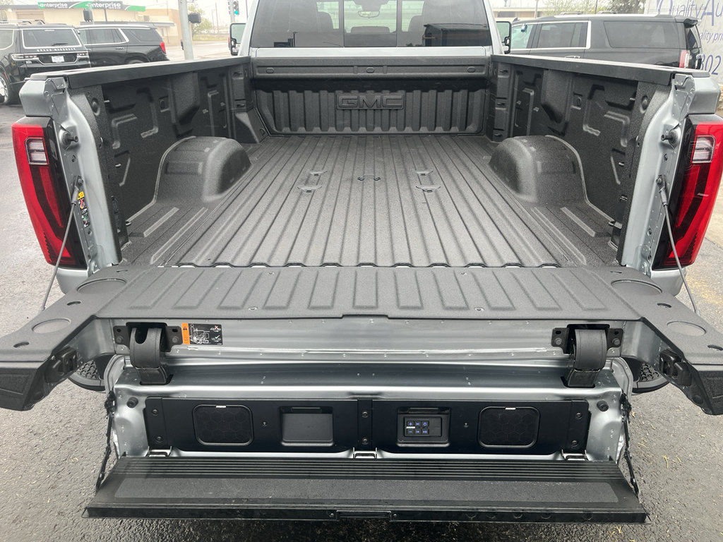Used 2026 GMC Sierra 3500 Denali Ultimate w/ LPO, Black Badging Package AWD/4WD image 9