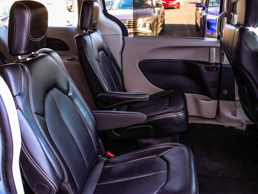 Used 2024 Chrysler Pacifica Touring-L image 40