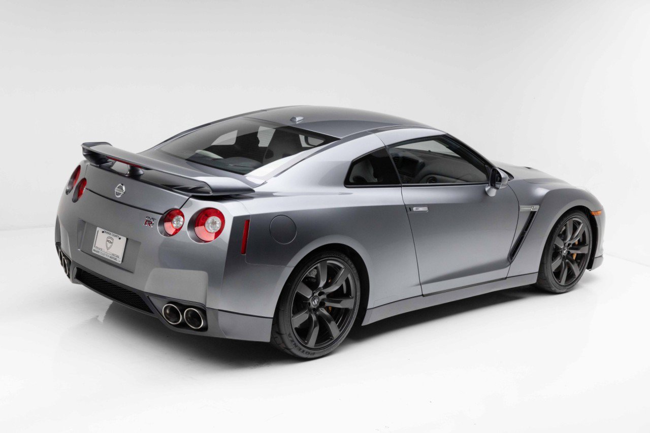 Used 2010 Nissan GT-R Premium AWD/4WD image 3