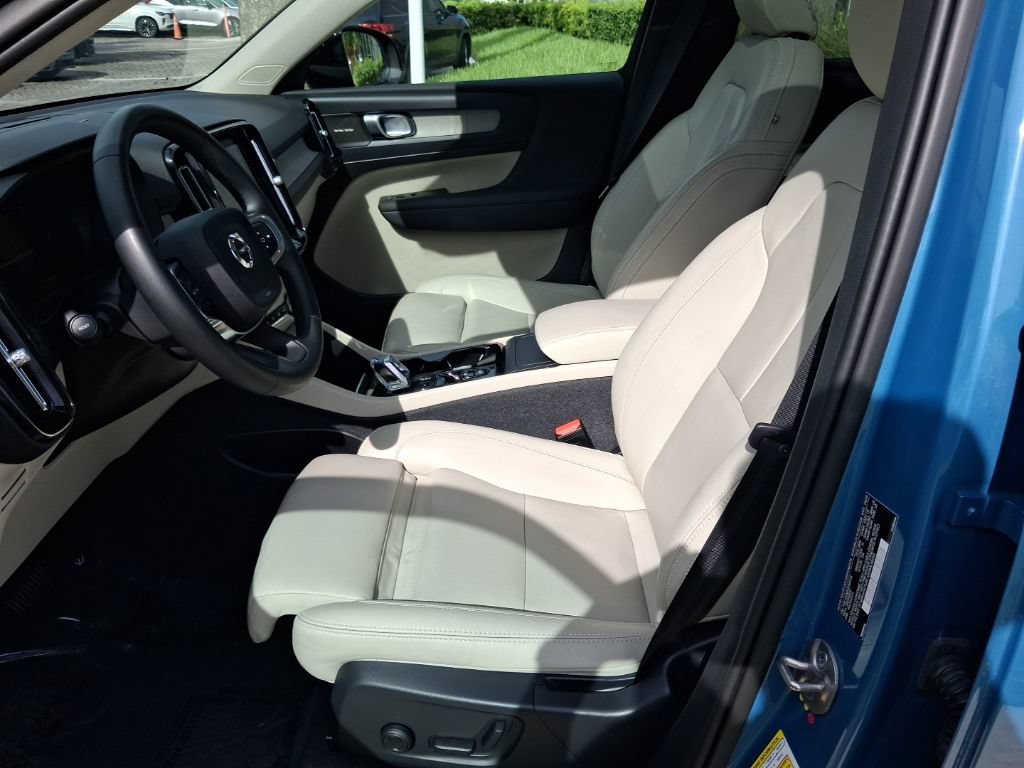 Used 2025 Volvo XC40 B5 Ultra w/ Protection Package Premier AWD/4WD image 14