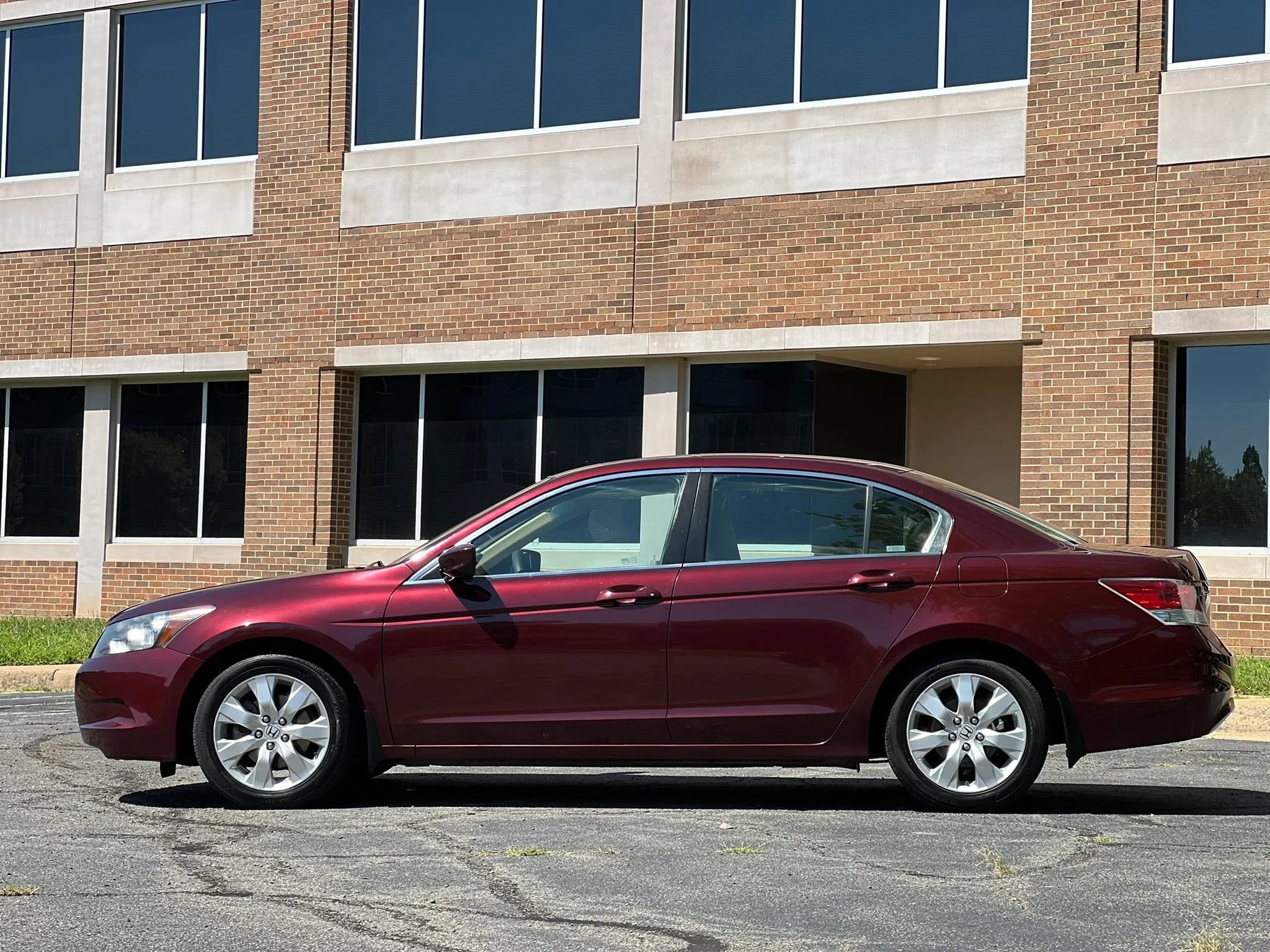 Used 2010 Honda Accord EX image 2