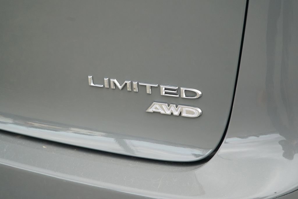 Used 2021 Chrysler Pacifica Limited w/ Premium & Safety Sphere Group AWD/4WD image 32