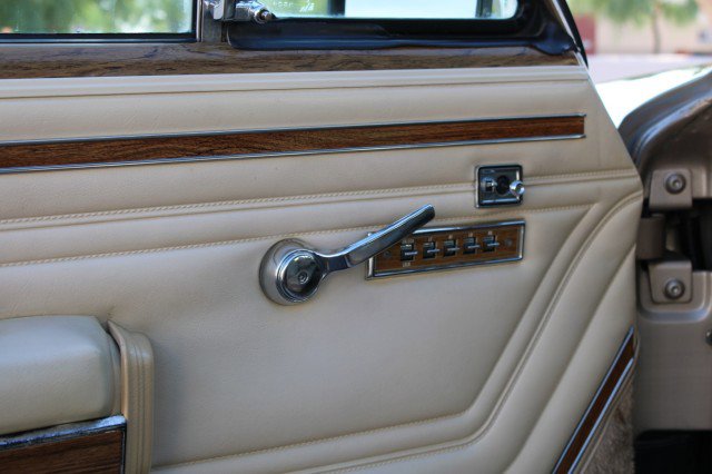 Used 1990 Jeep Grand Wagoneer image 53