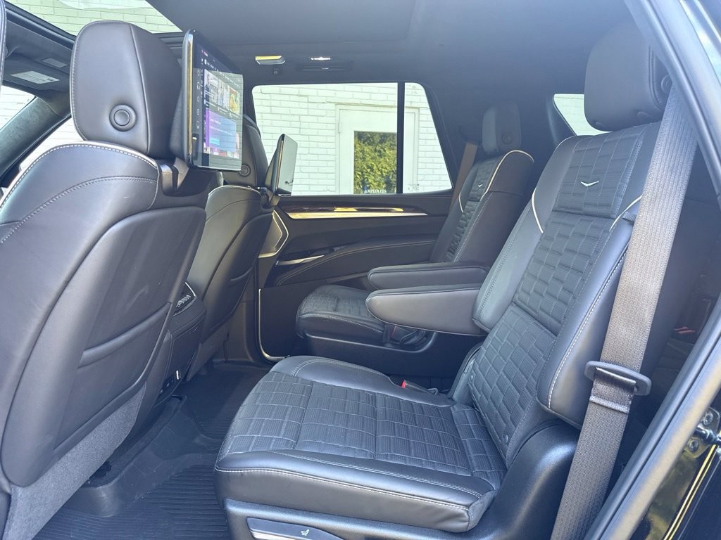 Used 2026 Cadillac Escalade Platinum Sport w/ LPO, Floor Liner Package AWD/4WD image 13