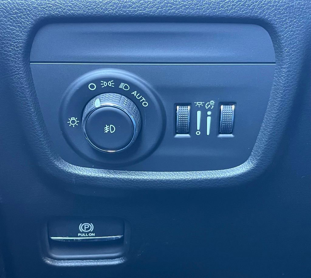 New 2025 Jeep Grand Cherokee Overland w/ Luxury Tech Group IV image 21