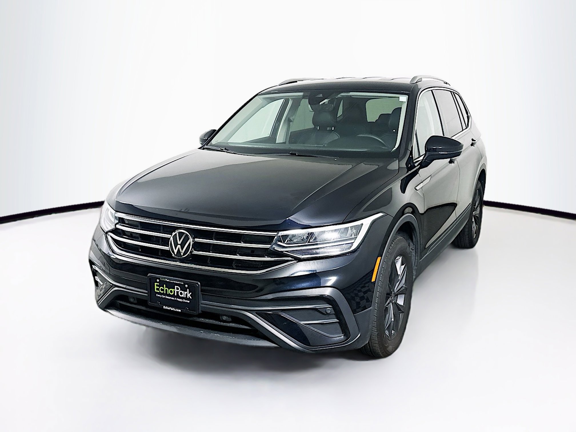 Used 2023 Volkswagen Tiguan SE FWD image 3