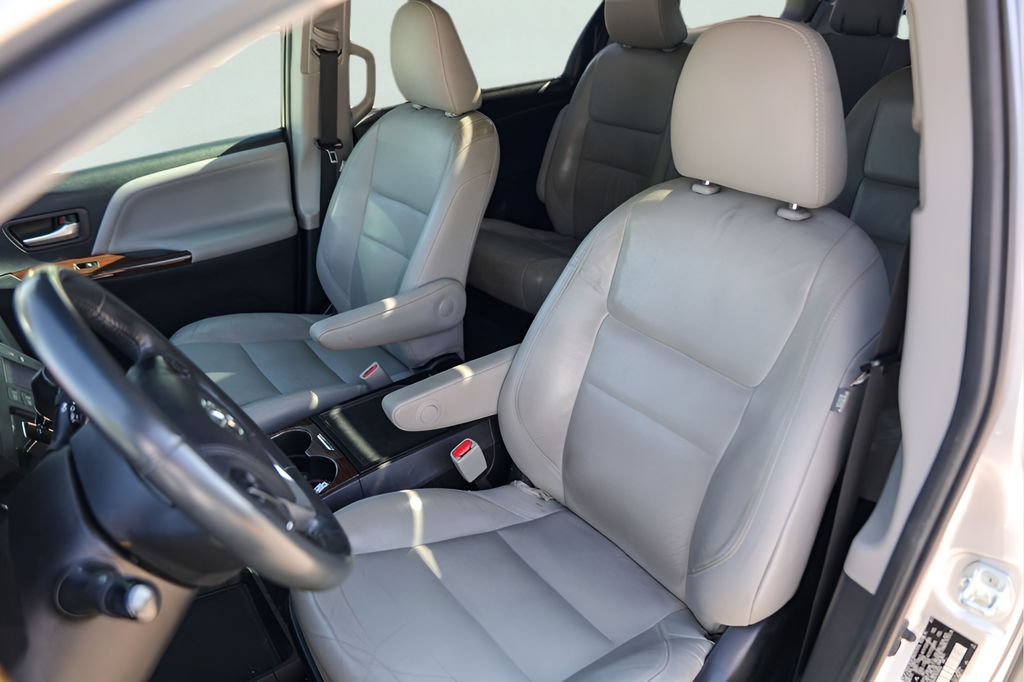Used 2017 Toyota Sienna Limited Premium AWD/4WD image 10
