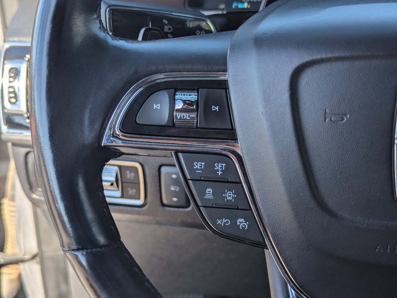 Used 2024 Lincoln Navigator L 4WD image 27