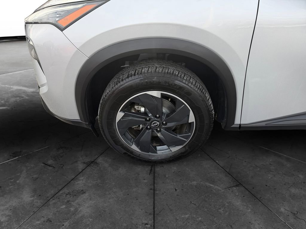 Used 2024 Nissan Rogue SV image 14