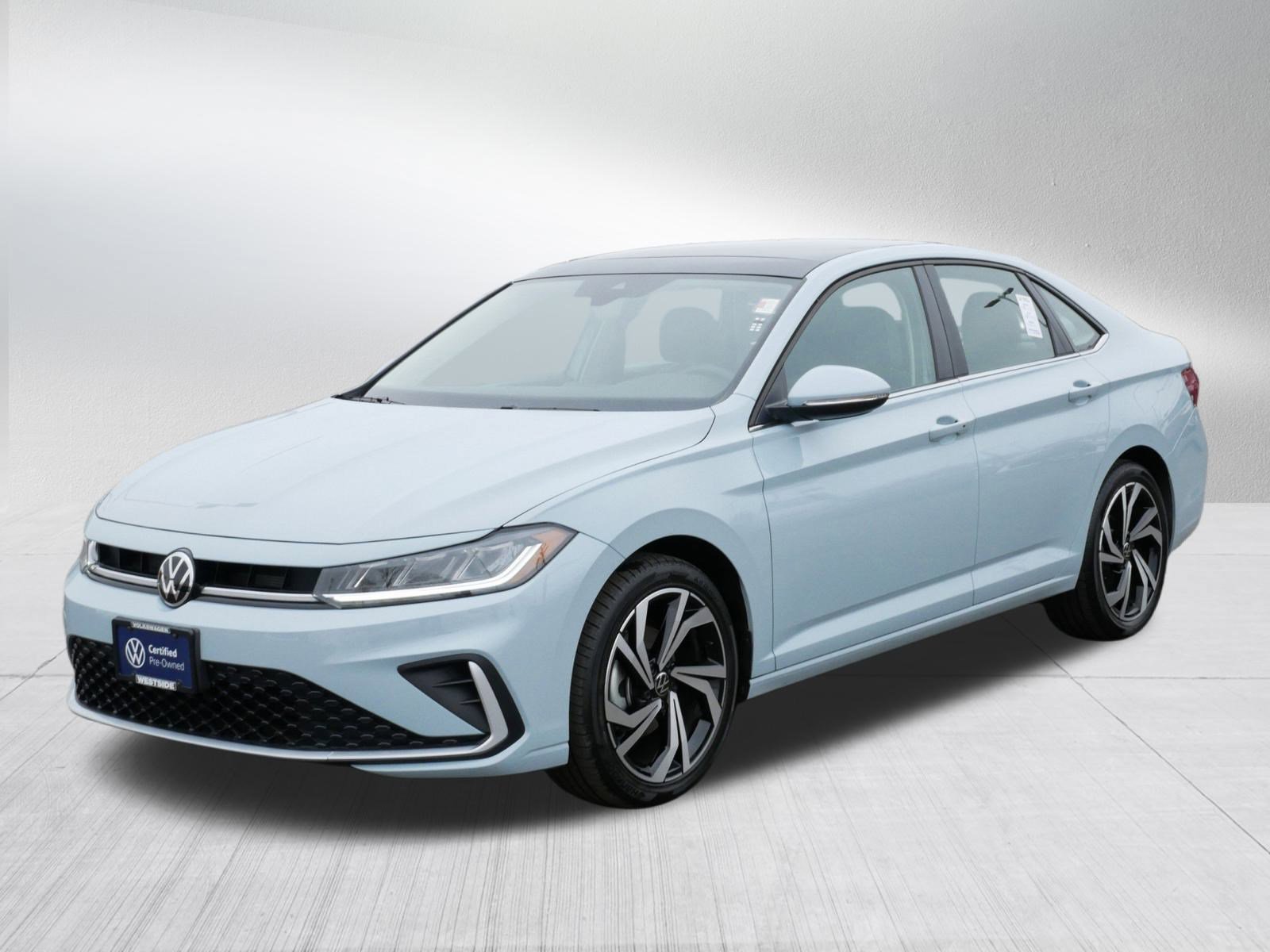 Certified 2025 Volkswagen Jetta SEL image 3