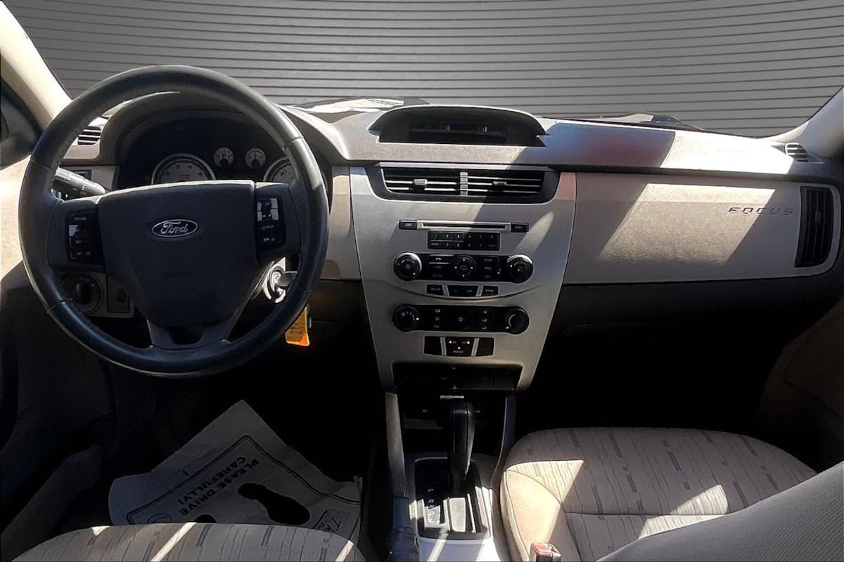 Used 2008 Ford Focus SE FWD image 7
